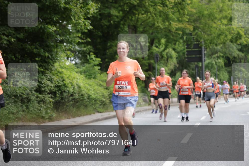 15.06.2025 - REWE Women's Run Jannik Wohlers http://msf.ph/oto/7971641 15.06.2025 10:06:34 Laufen 5299 meine-sportfotos.de