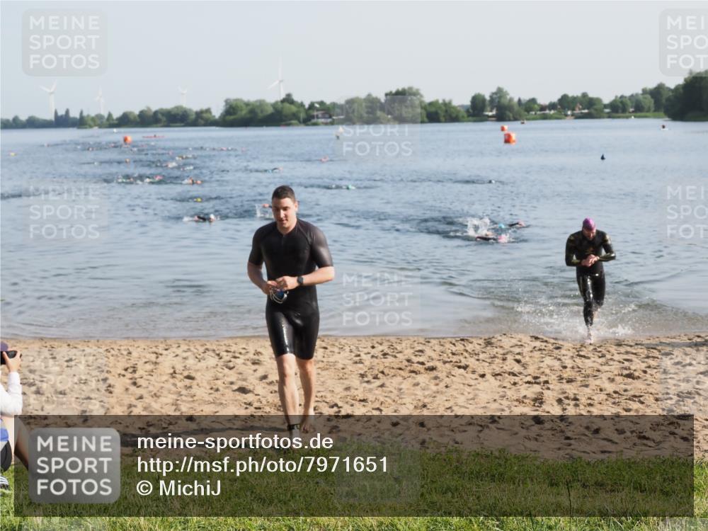 21.06.2025 - 27. Vierlanden-Triathlon MichiJ http://msf.ph/oto/7971651 15.06.2026 08:31:58 Schwimmen 30, 178 meine-sportfotos.de