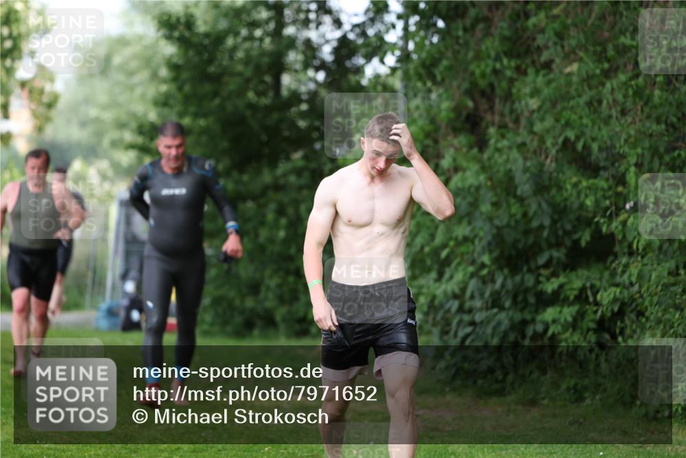 15.06.2025 - 7 Türme Triathlon Michael Strokosch http://msf.ph/oto/7971652 15.06.2025 13:01:01 Schwimmen 759, 847, 972, 1080, 1096, 1192, 1200 meine-sportfotos.de