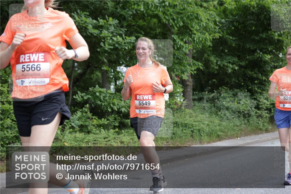 15.06.2025 - REWE Women's Run Jannik Wohlers http://msf.ph/oto/7971654 15.06.2025 10:06:35 Laufen 5566, 5549, 529 meine-sportfotos.de
