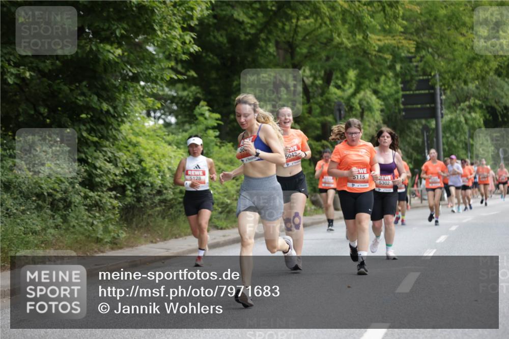 15.06.2025 - REWE Women's Run Jannik Wohlers http://msf.ph/oto/7971683 15.06.2025 10:06:36 Laufen 5128, 56, 5043, 5115, 5302 meine-sportfotos.de