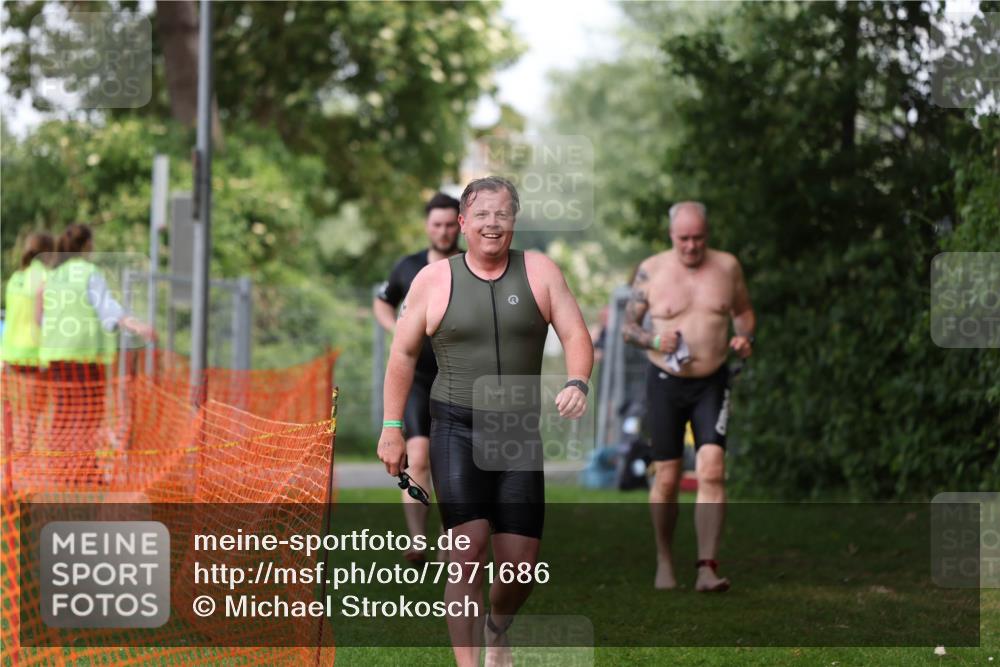 15.06.2025 - 7 Türme Triathlon Michael Strokosch http://msf.ph/oto/7971686 15.06.2025 13:01:06 Schwimmen 702, 759, 785, 847, 972, 1080, 1096, 1192, 1200 meine-sportfotos.de