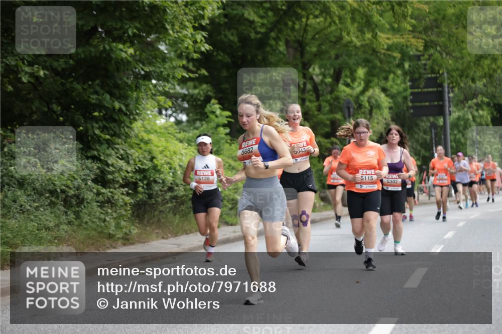 15.06.2025 - REWE Women's Run Jannik Wohlers http://msf.ph/oto/7971688 15.06.2025 10:06:37 Laufen 5682, 5128, 5043, 5115, 5302 meine-sportfotos.de