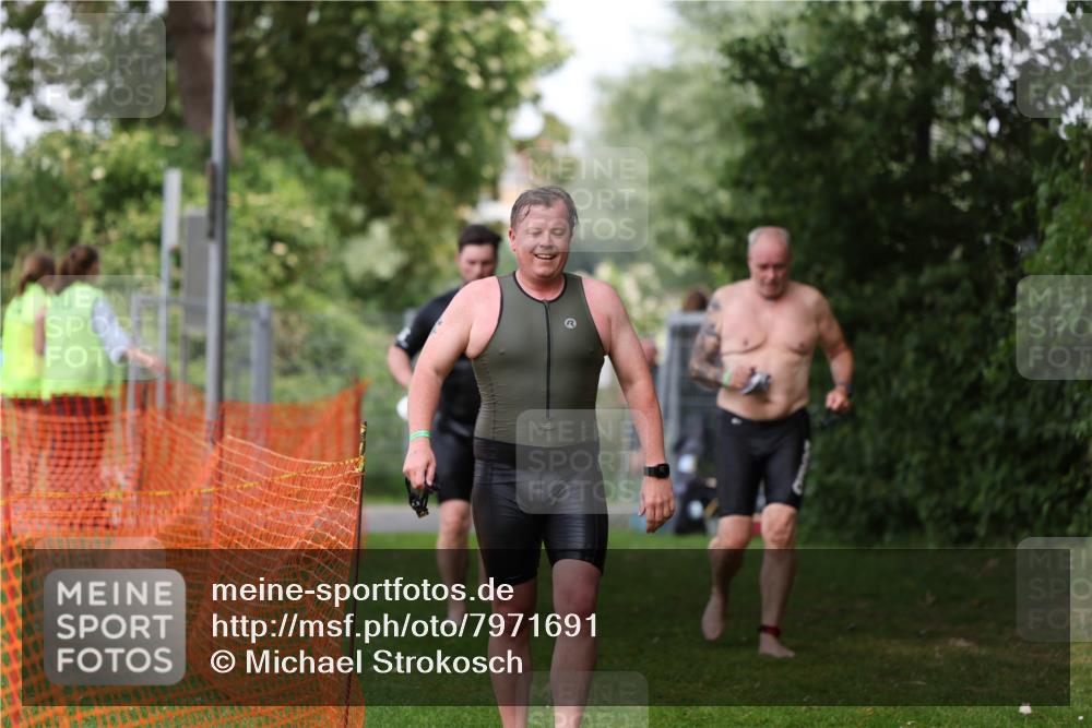 15.06.2025 - 7 Türme Triathlon Michael Strokosch http://msf.ph/oto/7971691 15.06.2025 13:01:06 Schwimmen 702, 759, 785, 847, 972, 1080, 1096, 1192, 1200 meine-sportfotos.de