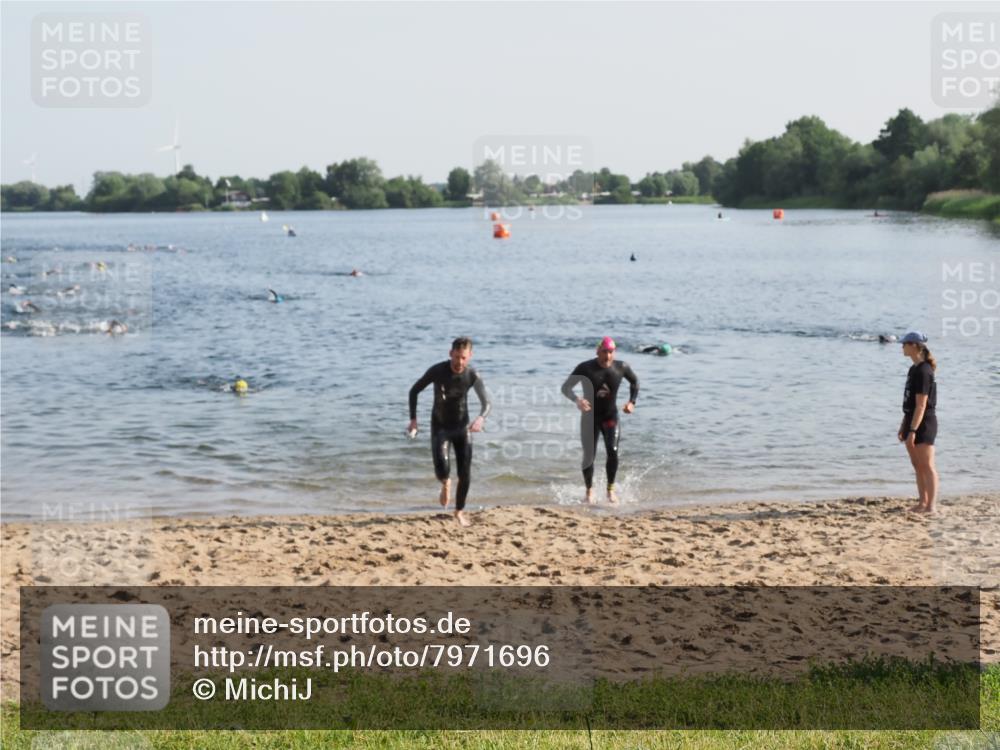 21.06.2025 - 27. Vierlanden-Triathlon MichiJ http://msf.ph/oto/7971696 15.06.2026 08:32:19 Schwimmen 50, 188 meine-sportfotos.de