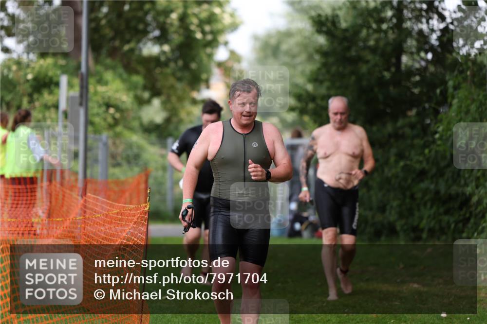 15.06.2025 - 7 Türme Triathlon Michael Strokosch http://msf.ph/oto/7971704 15.06.2025 13:01:06 Schwimmen 702, 759, 785, 847, 972, 1080, 1096, 1192, 1200 meine-sportfotos.de