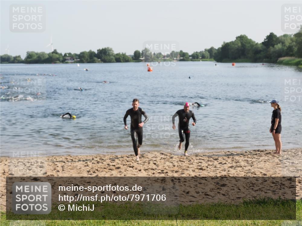 21.06.2025 - 27. Vierlanden-Triathlon MichiJ http://msf.ph/oto/7971706 15.06.2026 08:32:19 Schwimmen 50, 188 meine-sportfotos.de