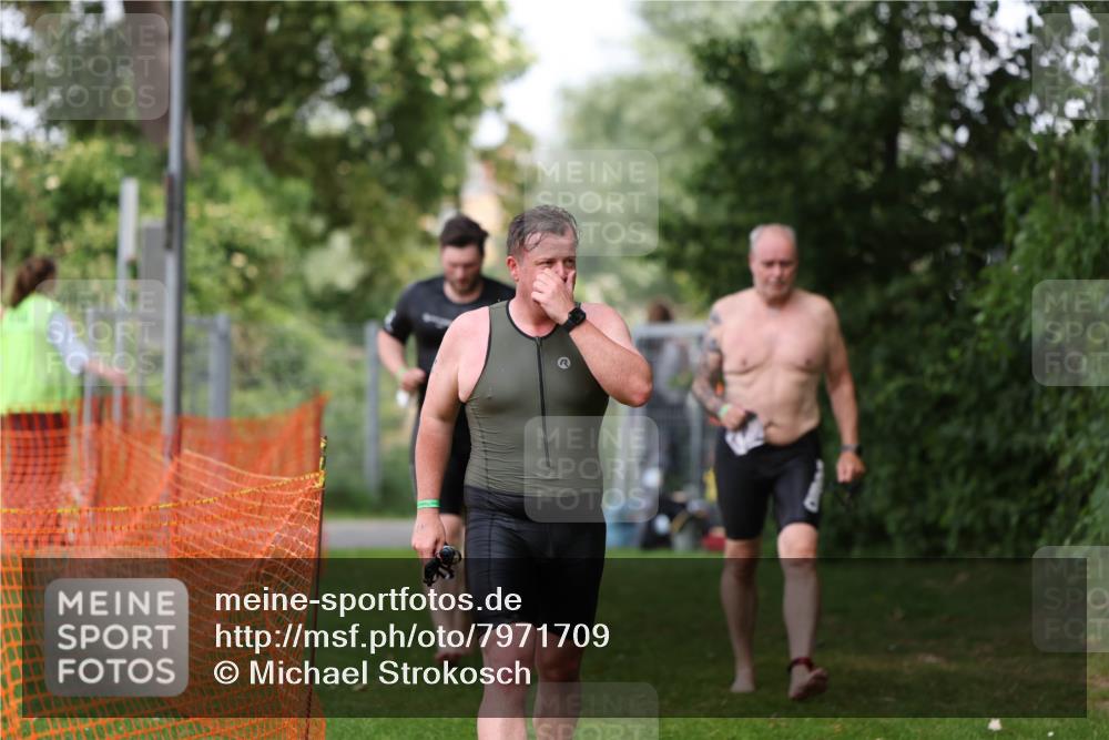 15.06.2025 - 7 Türme Triathlon Michael Strokosch http://msf.ph/oto/7971709 15.06.2025 13:01:06 Schwimmen 702, 759, 785, 847, 972, 1080, 1096, 1192, 1200 meine-sportfotos.de