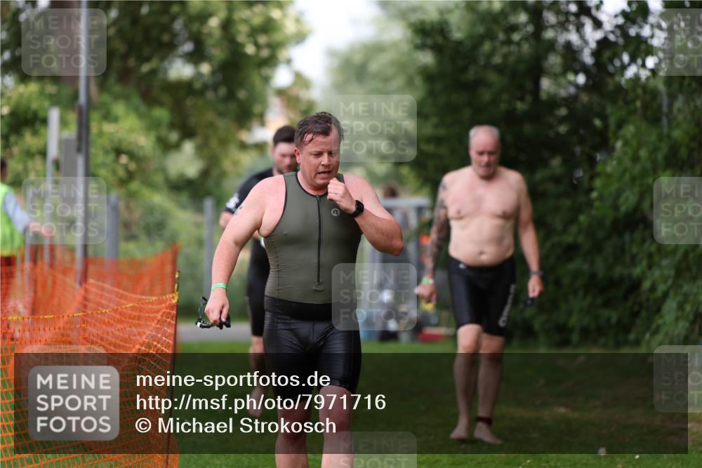 15.06.2025 - 7 Türme Triathlon Michael Strokosch http://msf.ph/oto/7971716 15.06.2025 13:01:07 Schwimmen 702, 759, 785, 847, 972, 1080, 1096, 1192, 1200 meine-sportfotos.de