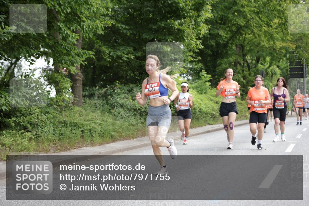 15.06.2025 - REWE Women's Run Jannik Wohlers http://msf.ph/oto/7971755 15.06.2025 10:06:37 Laufen 5682, 5128, 5043, 80, 5115, 5302 meine-sportfotos.de