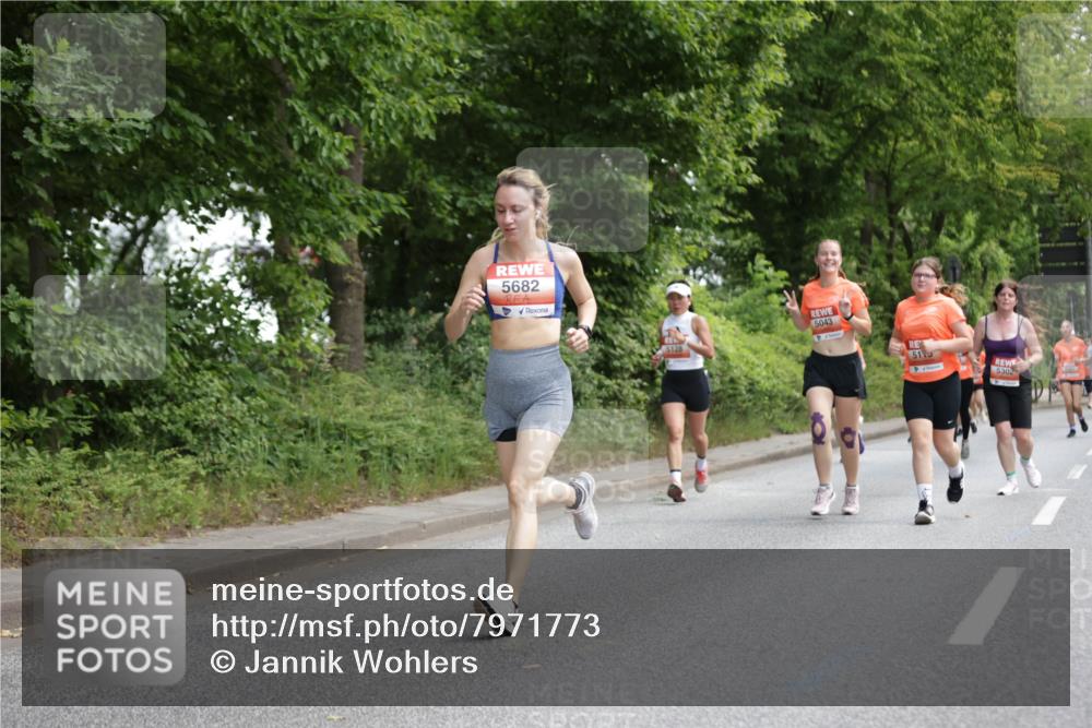 15.06.2025 - REWE Women's Run Jannik Wohlers http://msf.ph/oto/7971773 15.06.2025 10:06:38 Laufen 5682, 5043, 5128, 51, 5302 meine-sportfotos.de