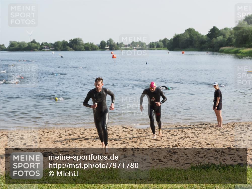 21.06.2025 - 27. Vierlanden-Triathlon MichiJ http://msf.ph/oto/7971780 15.06.2026 08:32:21 Schwimmen 50, 188 meine-sportfotos.de