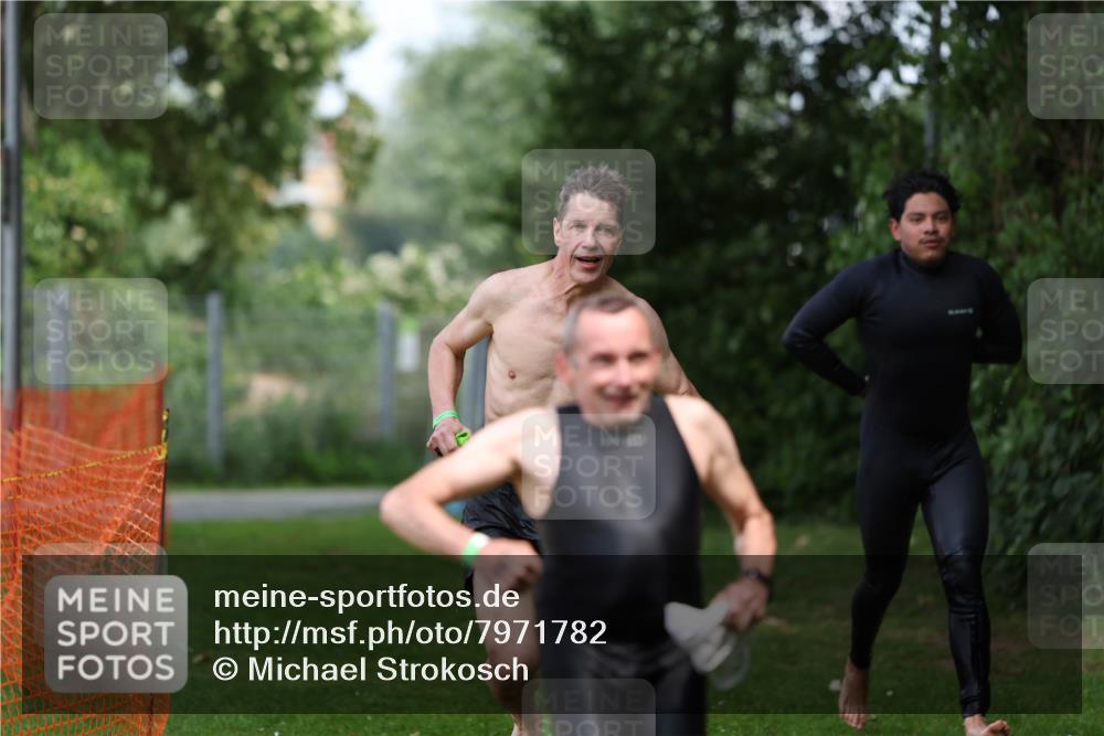 15.06.2025 - 7 Türme Triathlon Michael Strokosch http://msf.ph/oto/7971782 15.06.2025 13:01:18 Schwimmen 702, 759, 785, 847, 972, 1080, 1096, 1192, 1200 meine-sportfotos.de