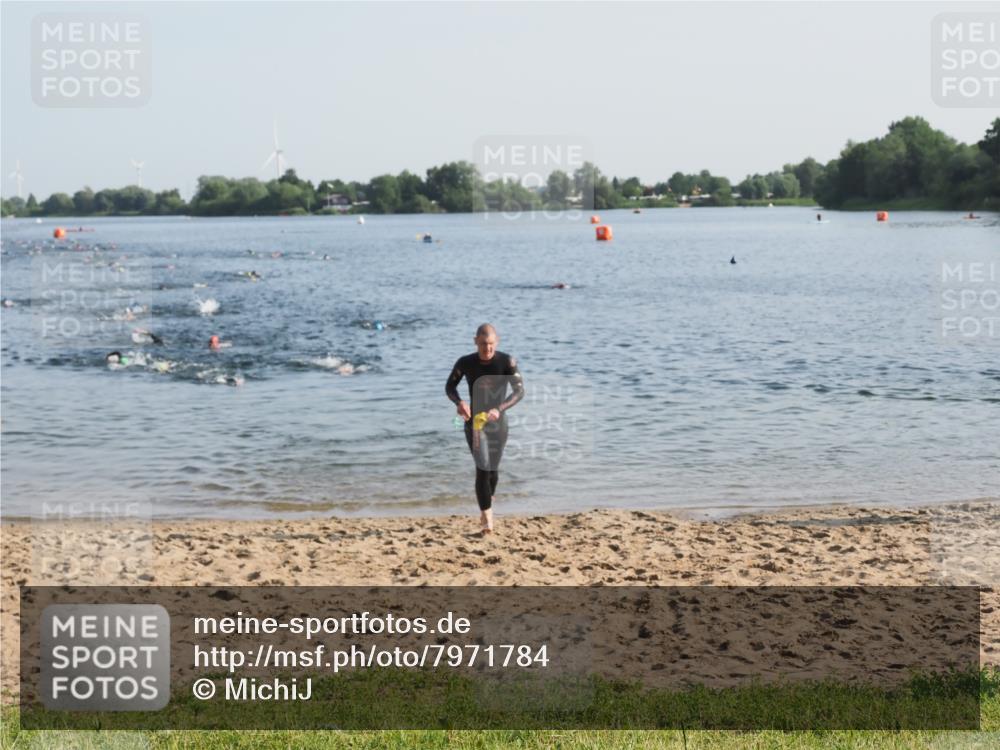 21.06.2025 - 27. Vierlanden-Triathlon MichiJ http://msf.ph/oto/7971784 15.06.2026 08:32:30 Schwimmen 14, 26, 188 meine-sportfotos.de