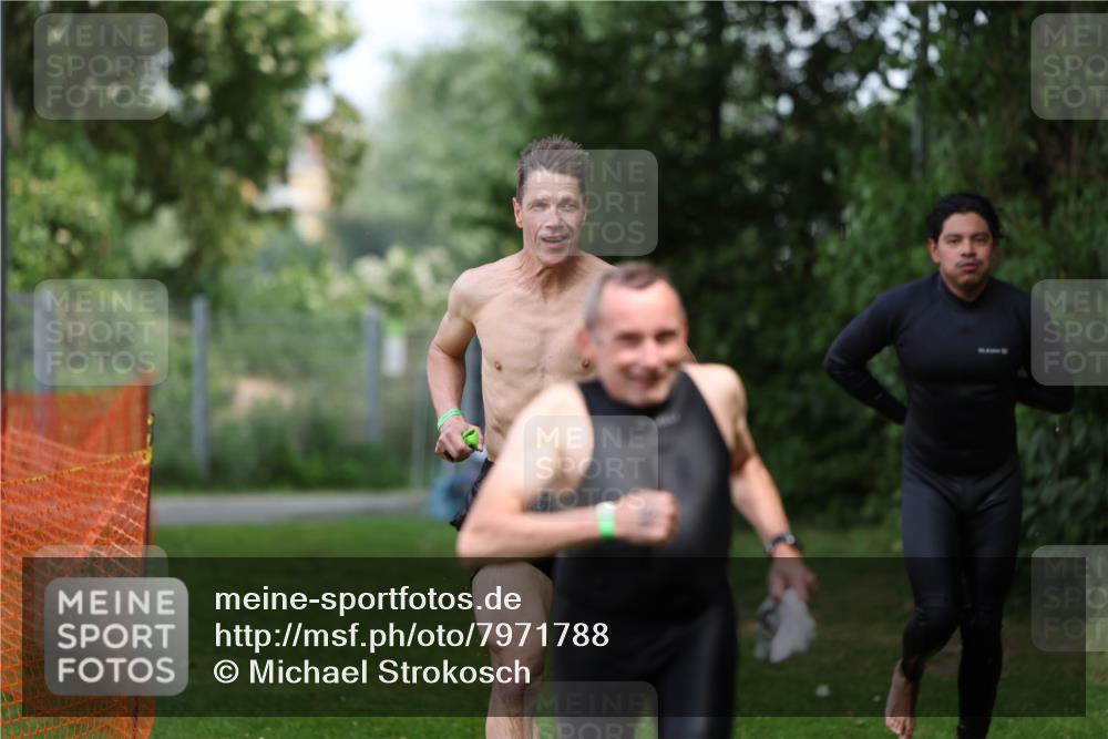 15.06.2025 - 7 Türme Triathlon Michael Strokosch http://msf.ph/oto/7971788 15.06.2025 13:01:18 Schwimmen 702, 759, 785, 847, 972, 1080, 1096, 1192, 1200 meine-sportfotos.de