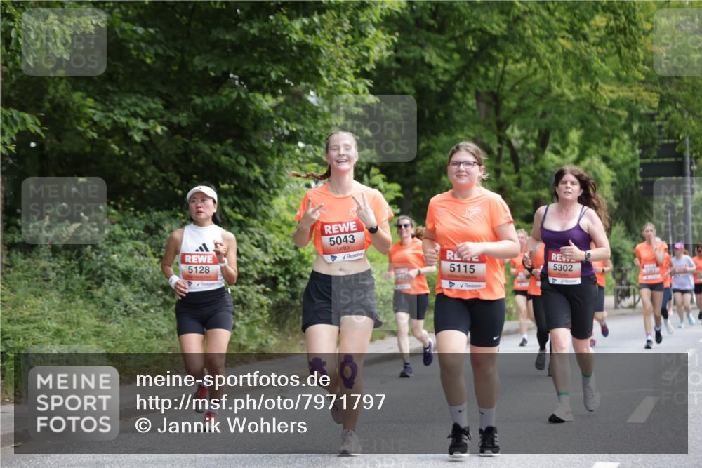 15.06.2025 - REWE Women's Run Jannik Wohlers http://msf.ph/oto/7971797 15.06.2025 10:06:39 Laufen 5128, 5043, 5115, 8, 0, 5302 meine-sportfotos.de