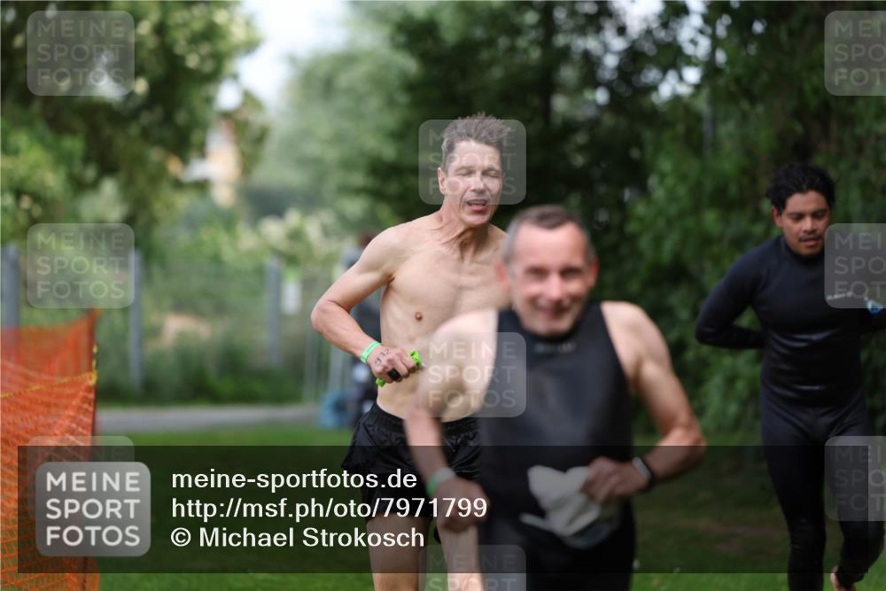 15.06.2025 - 7 Türme Triathlon Michael Strokosch http://msf.ph/oto/7971799 15.06.2025 13:01:19 Schwimmen 702, 759, 785, 972, 1080, 1096, 1192, 1200 meine-sportfotos.de