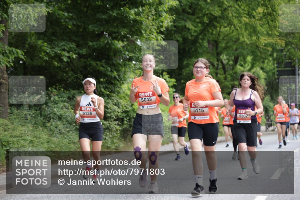 15.06.2025 - REWE Women's Run Jannik Wohlers http://msf.ph/oto/7971803 15.06.2025 10:06:39 Laufen 5128, 5043, 5115, 5302 meine-sportfotos.de