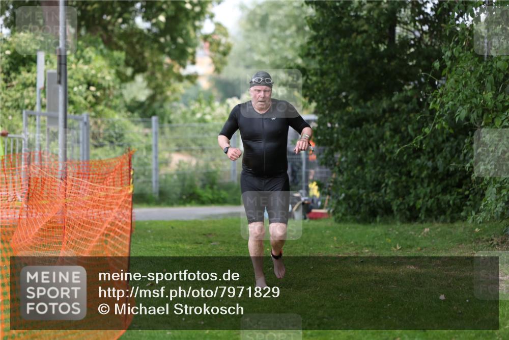 15.06.2025 - 7 Türme Triathlon Michael Strokosch http://msf.ph/oto/7971829 15.06.2025 13:01:41 Schwimmen 834 meine-sportfotos.de