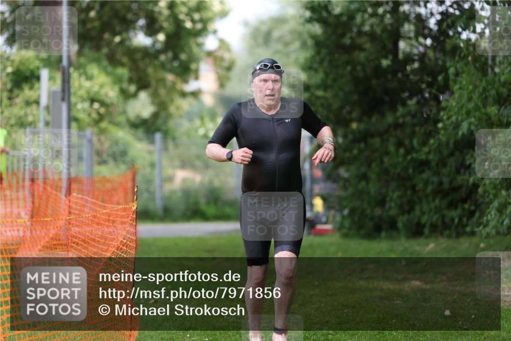 15.06.2025 - 7 Türme Triathlon Michael Strokosch http://msf.ph/oto/7971856 15.06.2025 13:01:43 Schwimmen 834 meine-sportfotos.de