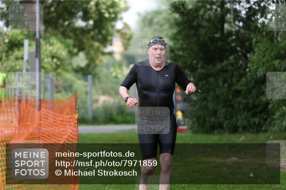 15.06.2025 - 7 Türme Triathlon Michael Strokosch http://msf.ph/oto/7971859 15.06.2025 13:01:43 Schwimmen 834 meine-sportfotos.de