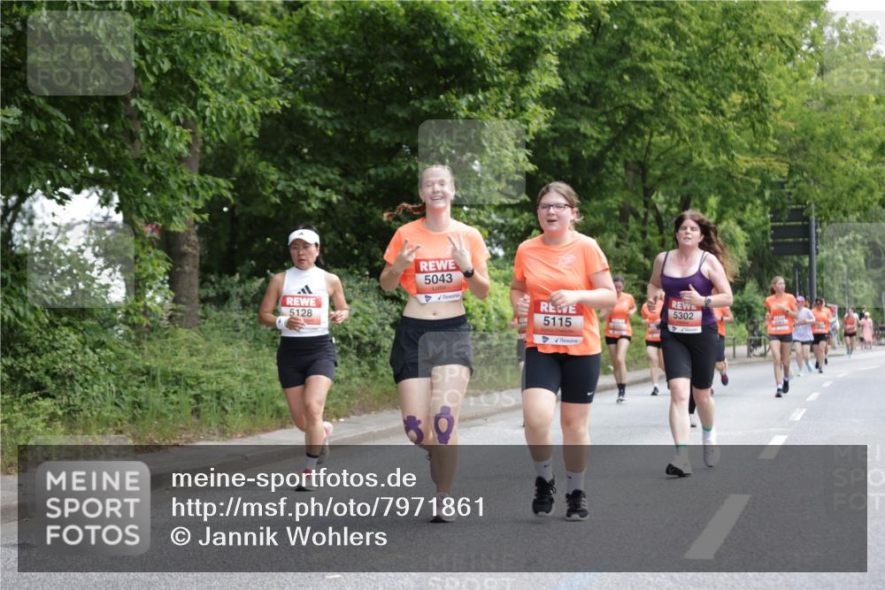 15.06.2025 - REWE Women's Run Jannik Wohlers http://msf.ph/oto/7971861 15.06.2025 10:06:39 Laufen 5128, 5043, 5115, 50, 5302 meine-sportfotos.de