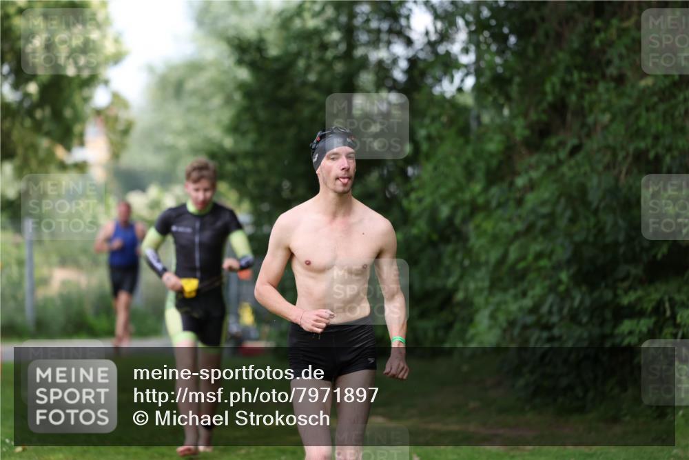 15.06.2025 - 7 Türme Triathlon Michael Strokosch http://msf.ph/oto/7971897 15.06.2025 13:02:21 Schwimmen 1083, 1118, 1173 meine-sportfotos.de