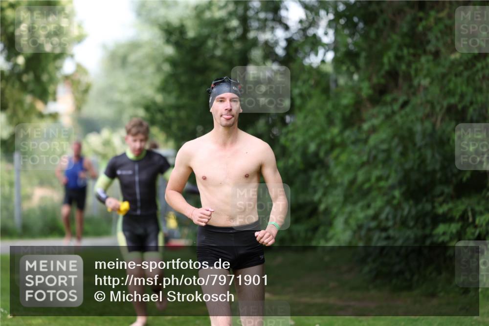 15.06.2025 - 7 Türme Triathlon Michael Strokosch http://msf.ph/oto/7971901 15.06.2025 13:02:21 Schwimmen 1083, 1118, 1173 meine-sportfotos.de