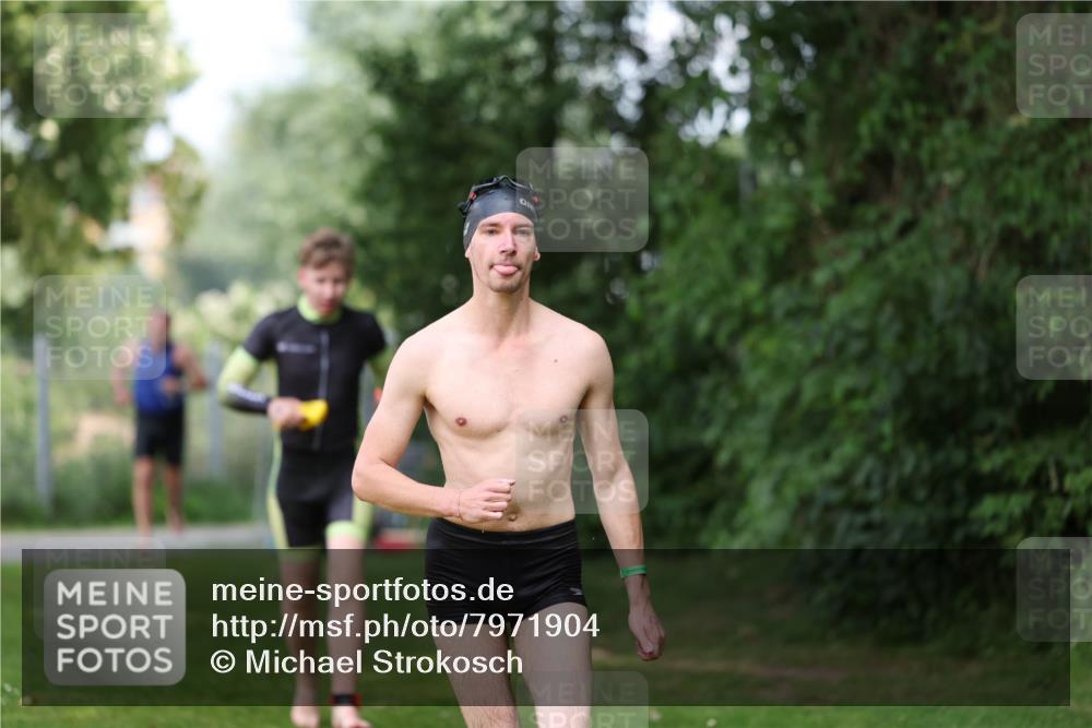 15.06.2025 - 7 Türme Triathlon Michael Strokosch http://msf.ph/oto/7971904 15.06.2025 13:02:21 Schwimmen 1083, 1118, 1173 meine-sportfotos.de
