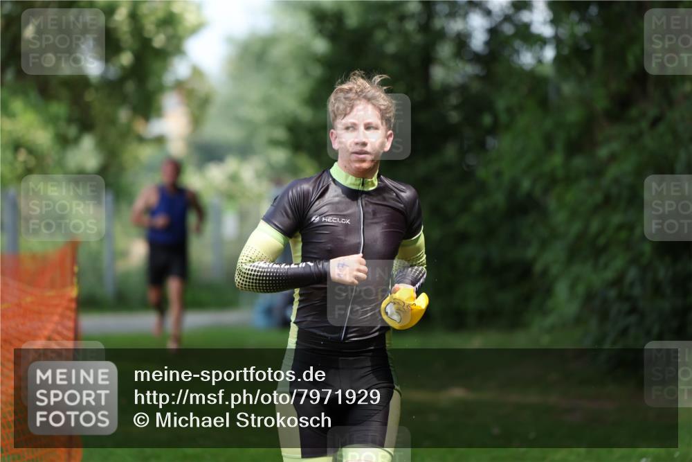 15.06.2025 - 7 Türme Triathlon Michael Strokosch http://msf.ph/oto/7971929 15.06.2025 13:02:23 Schwimmen 1083, 1118, 1173 meine-sportfotos.de