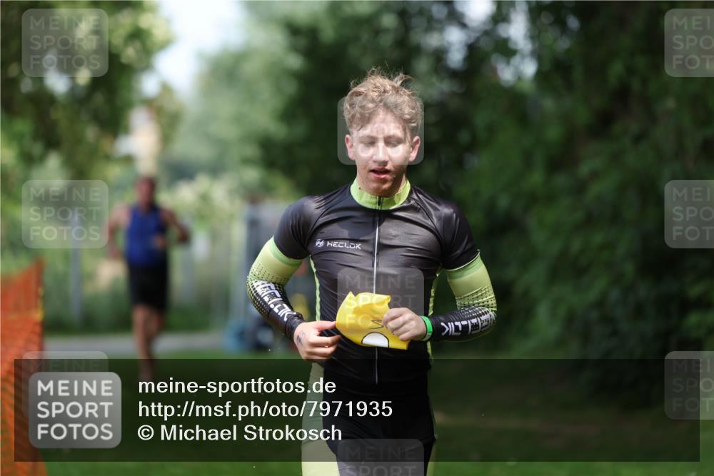 15.06.2025 - 7 Türme Triathlon Michael Strokosch http://msf.ph/oto/7971935 15.06.2025 13:02:24 Schwimmen 1083, 1118, 1173 meine-sportfotos.de