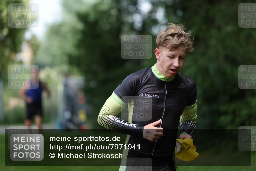 15.06.2025 - 7 Türme Triathlon Michael Strokosch http://msf.ph/oto/7971941 15.06.2025 13:02:24 Schwimmen 1083, 1118, 1173 meine-sportfotos.de