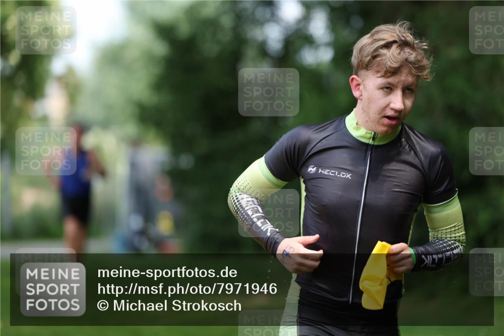15.06.2025 - 7 Türme Triathlon Michael Strokosch http://msf.ph/oto/7971946 15.06.2025 13:02:24 Schwimmen 1083, 1118, 1173 meine-sportfotos.de