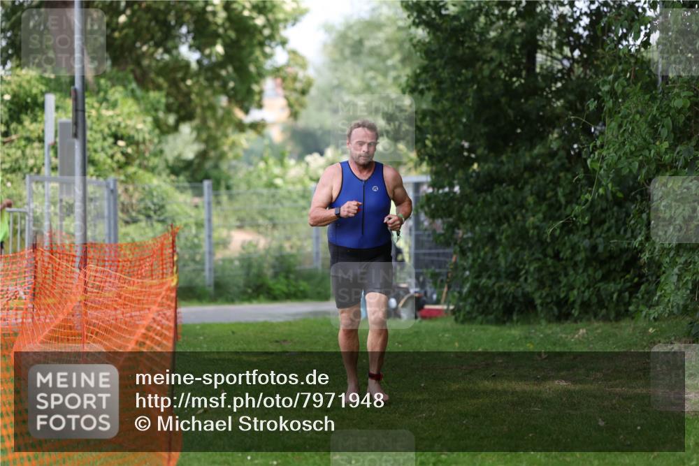 15.06.2025 - 7 Türme Triathlon Michael Strokosch http://msf.ph/oto/7971948 15.06.2025 13:02:26 Schwimmen 1083, 1118, 1173 meine-sportfotos.de