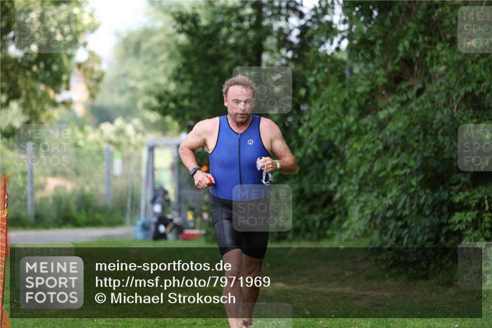 15.06.2025 - 7 Türme Triathlon Michael Strokosch http://msf.ph/oto/7971969 15.06.2025 13:02:28 Schwimmen 1083, 1118, 1173 meine-sportfotos.de