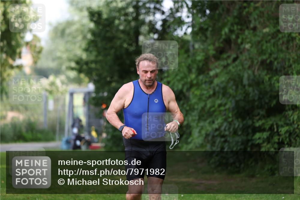 15.06.2025 - 7 Türme Triathlon Michael Strokosch http://msf.ph/oto/7971982 15.06.2025 13:02:28 Schwimmen 1083, 1118, 1173 meine-sportfotos.de