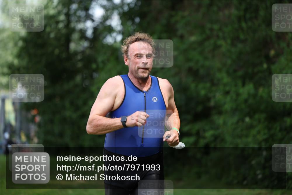 15.06.2025 - 7 Türme Triathlon Michael Strokosch http://msf.ph/oto/7971993 15.06.2025 13:02:30 Schwimmen 1083, 1118, 1173 meine-sportfotos.de