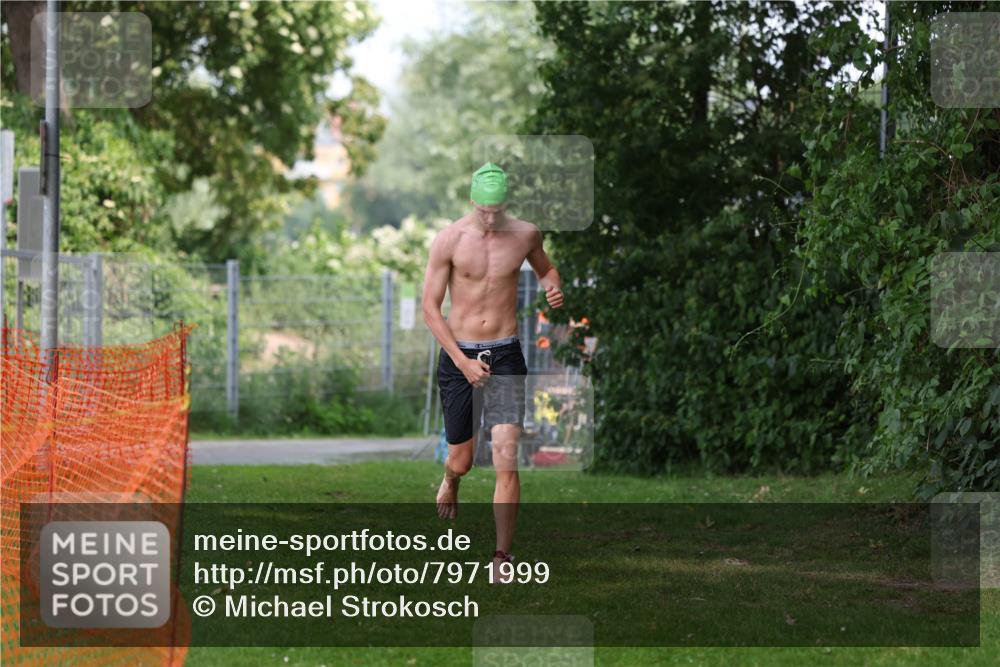 15.06.2025 - 7 Türme Triathlon Michael Strokosch http://msf.ph/oto/7971999 15.06.2025 13:02:37 Schwimmen 1083 meine-sportfotos.de