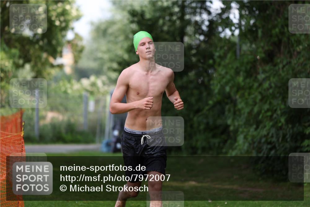 15.06.2025 - 7 Türme Triathlon Michael Strokosch http://msf.ph/oto/7972007 15.06.2025 13:02:39 Schwimmen 1083 meine-sportfotos.de