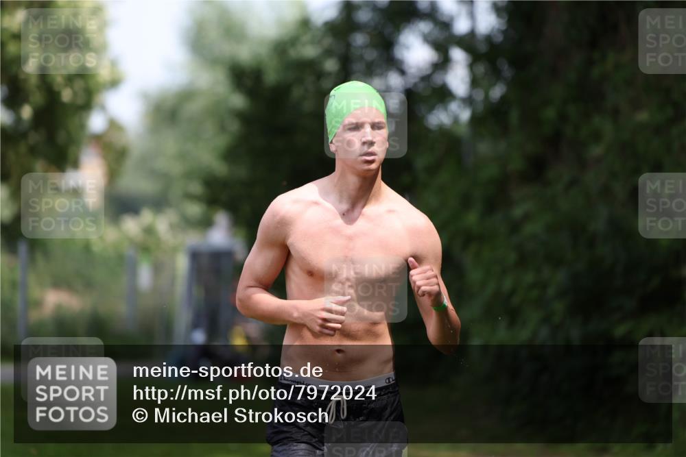 15.06.2025 - 7 Türme Triathlon Michael Strokosch http://msf.ph/oto/7972024 15.06.2025 13:02:40 Schwimmen 1083 meine-sportfotos.de