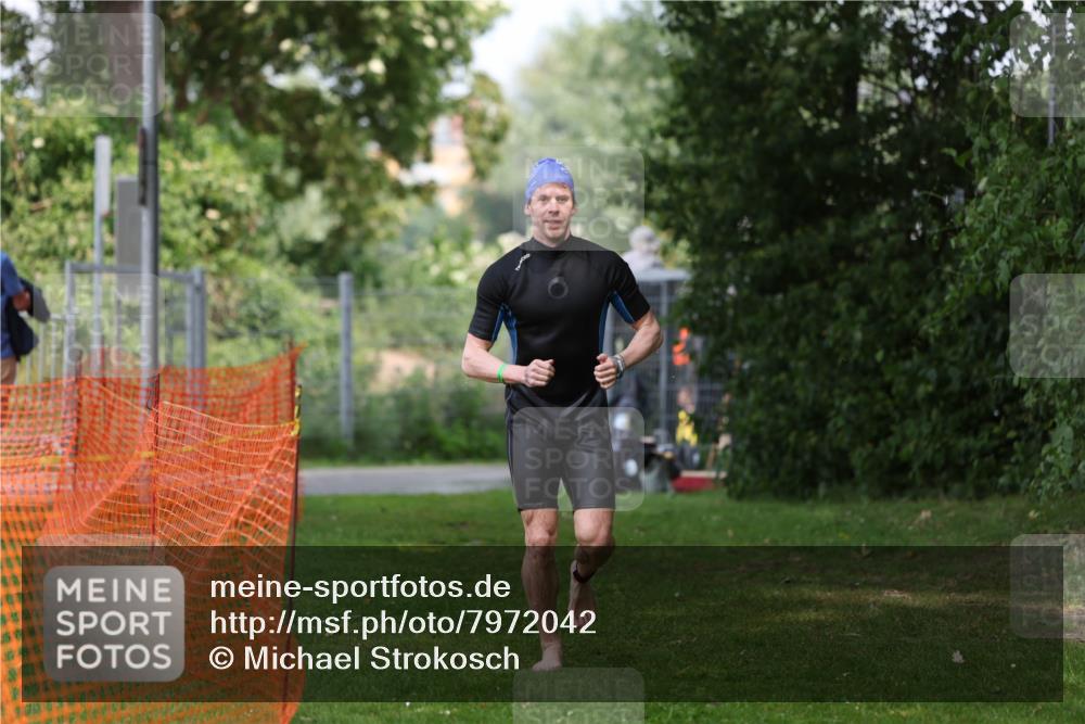 15.06.2025 - 7 Türme Triathlon Michael Strokosch http://msf.ph/oto/7972042 15.06.2025 13:03:30 Schwimmen 1078 meine-sportfotos.de