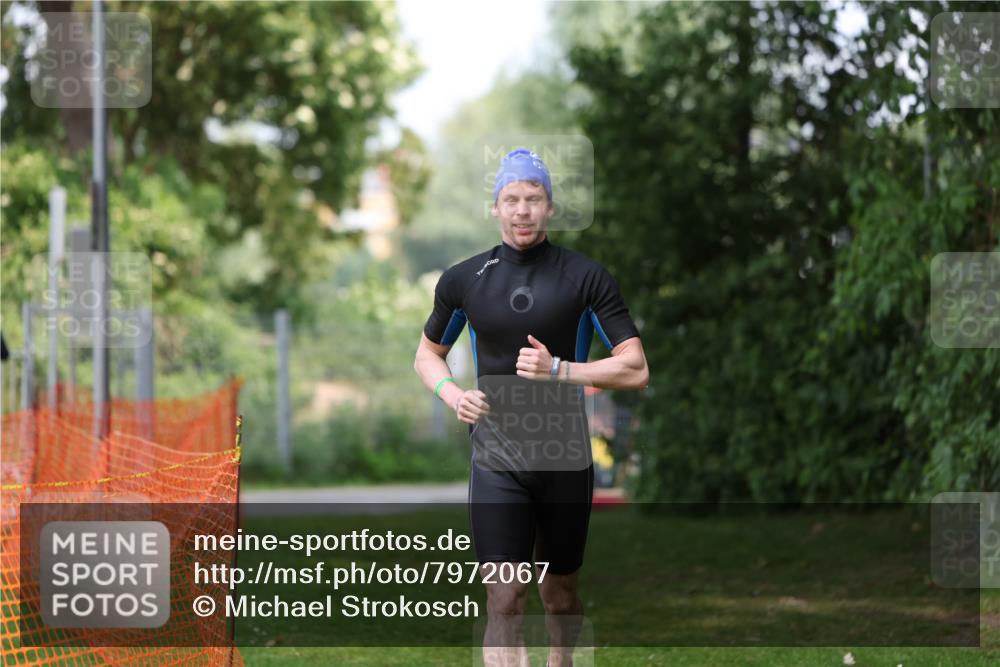 15.06.2025 - 7 Türme Triathlon Michael Strokosch http://msf.ph/oto/7972067 15.06.2025 13:03:32 Schwimmen 1078 meine-sportfotos.de