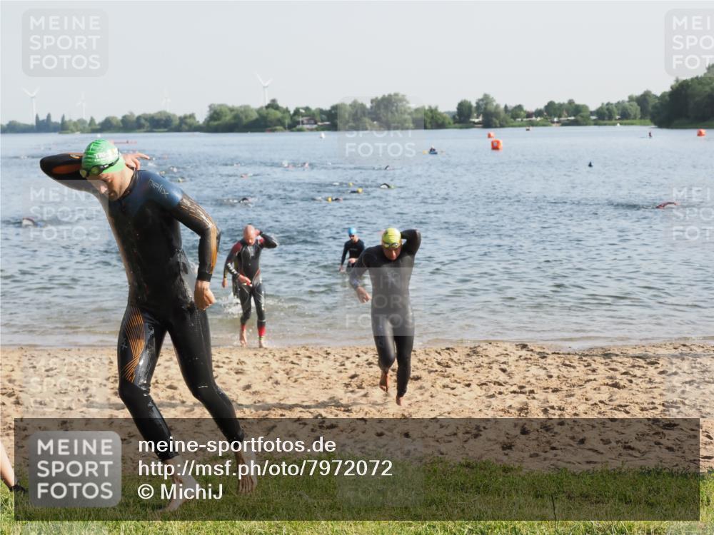 21.06.2025 - 27. Vierlanden-Triathlon MichiJ http://msf.ph/oto/7972072 15.06.2026 08:32:50 Schwimmen 8, 25, 38, 41, 60, 87 meine-sportfotos.de