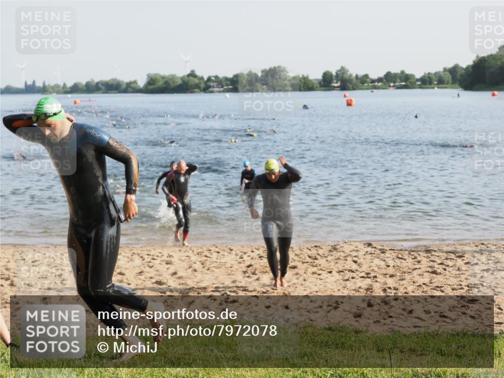 21.06.2025 - 27. Vierlanden-Triathlon MichiJ http://msf.ph/oto/7972078 15.06.2026 08:32:50 Schwimmen 8, 25, 38, 41, 60, 87 meine-sportfotos.de