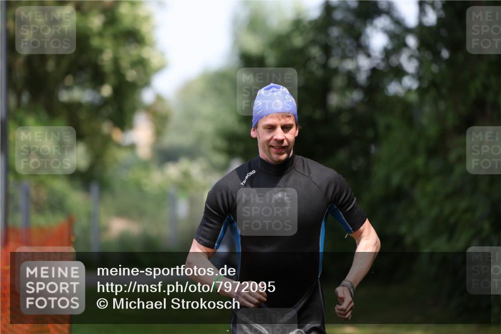 15.06.2025 - 7 Türme Triathlon Michael Strokosch http://msf.ph/oto/7972095 15.06.2025 13:03:33 Schwimmen 1078 meine-sportfotos.de