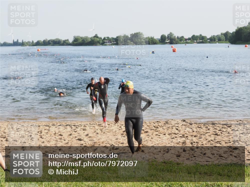 21.06.2025 - 27. Vierlanden-Triathlon MichiJ http://msf.ph/oto/7972097 15.06.2026 08:32:51 Schwimmen 8, 25, 38, 41, 60, 87 meine-sportfotos.de