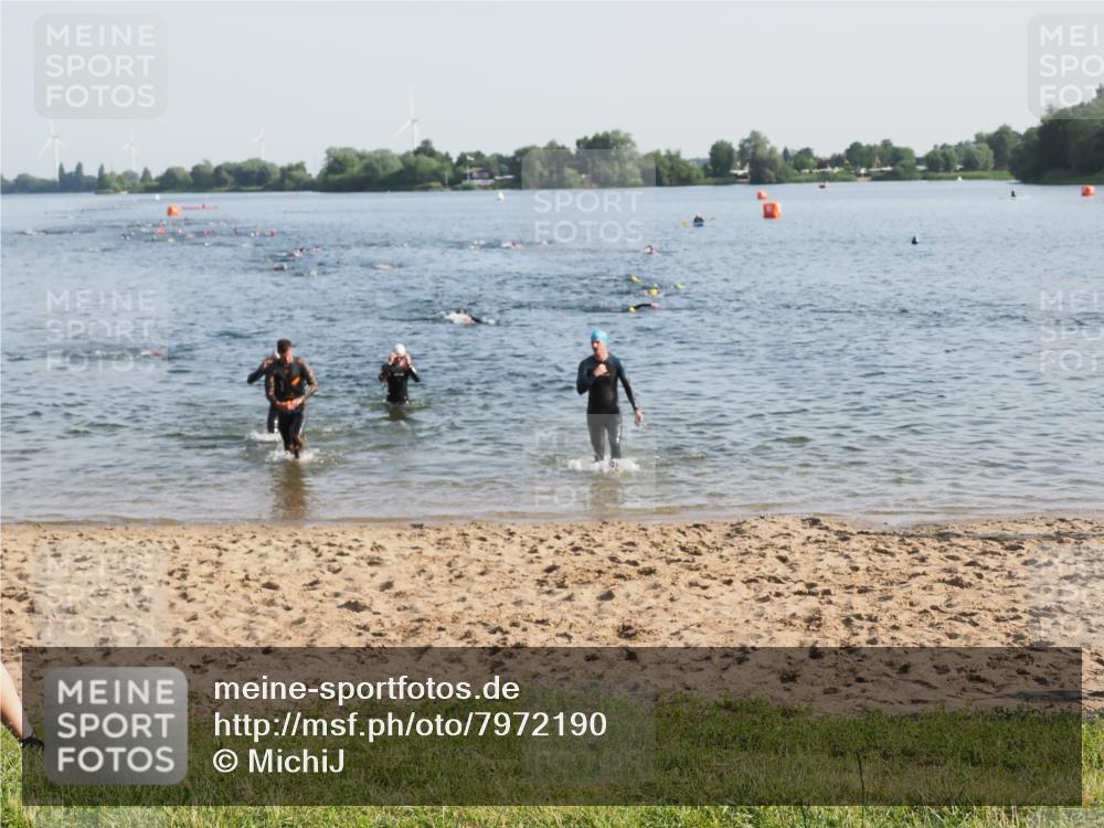 21.06.2025 - 27. Vierlanden-Triathlon MichiJ http://msf.ph/oto/7972190 15.06.2026 08:32:57 Schwimmen 8, 41, 60, 185, 234 meine-sportfotos.de