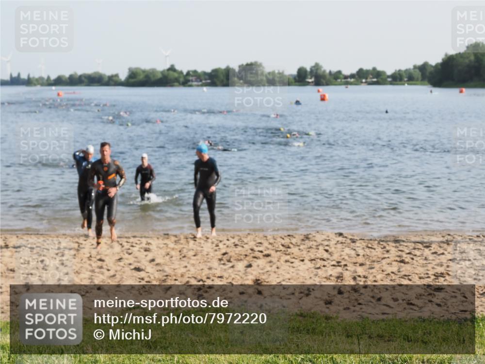 21.06.2025 - 27. Vierlanden-Triathlon MichiJ http://msf.ph/oto/7972220 15.06.2026 08:33:00 Schwimmen 8, 15, 36, 60, 185, 234 meine-sportfotos.de