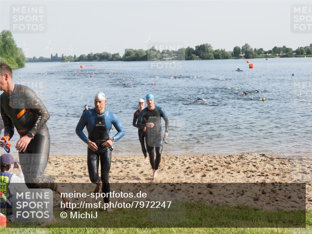 21.06.2025 - 27. Vierlanden-Triathlon MichiJ http://msf.ph/oto/7972247 15.06.2026 08:33:04 Schwimmen 15, 36, 185, 234 meine-sportfotos.de