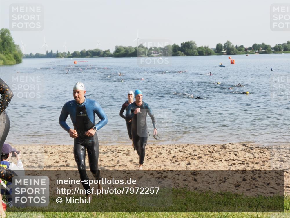 21.06.2025 - 27. Vierlanden-Triathlon MichiJ http://msf.ph/oto/7972257 15.06.2026 08:33:04 Schwimmen 15, 36, 185, 234 meine-sportfotos.de